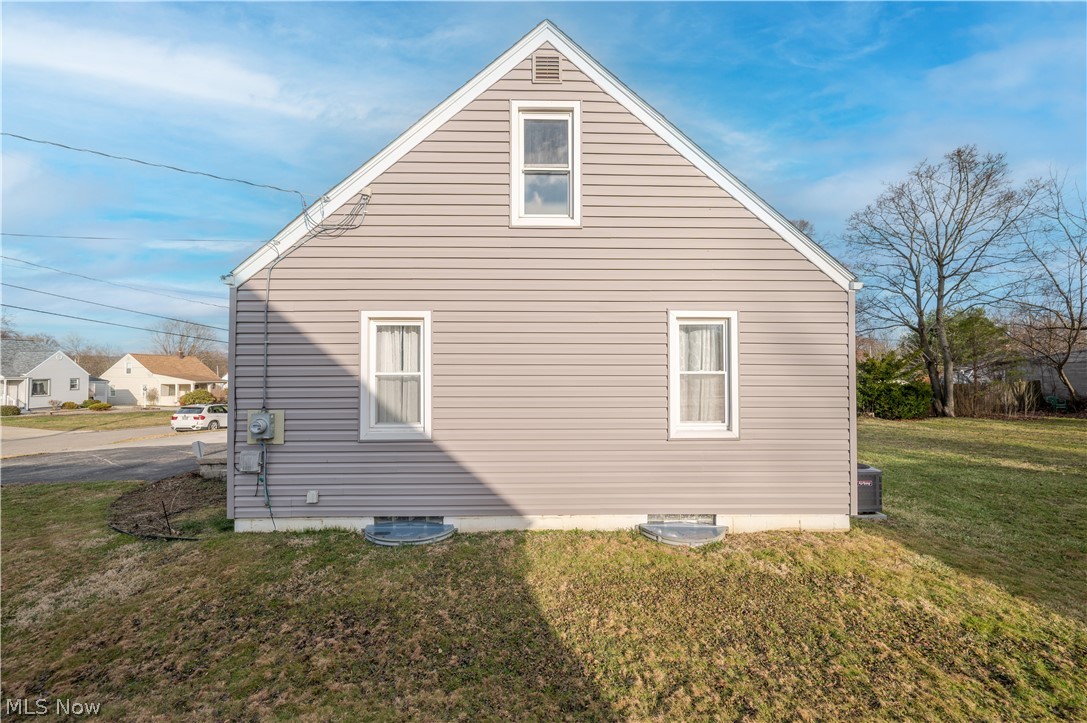 60 Renee Drive Struthers OH 44471