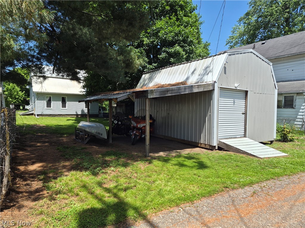 1029 E Main Street Coshocton OH 43812