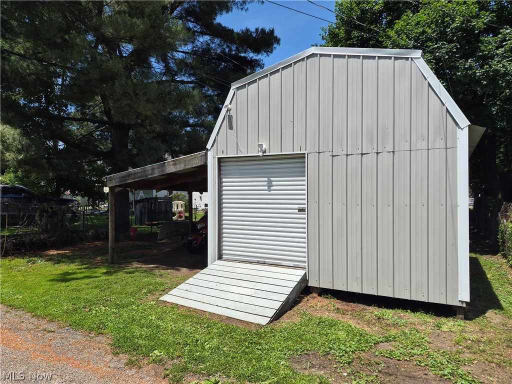 1029 E Main Street Coshocton OH 43812