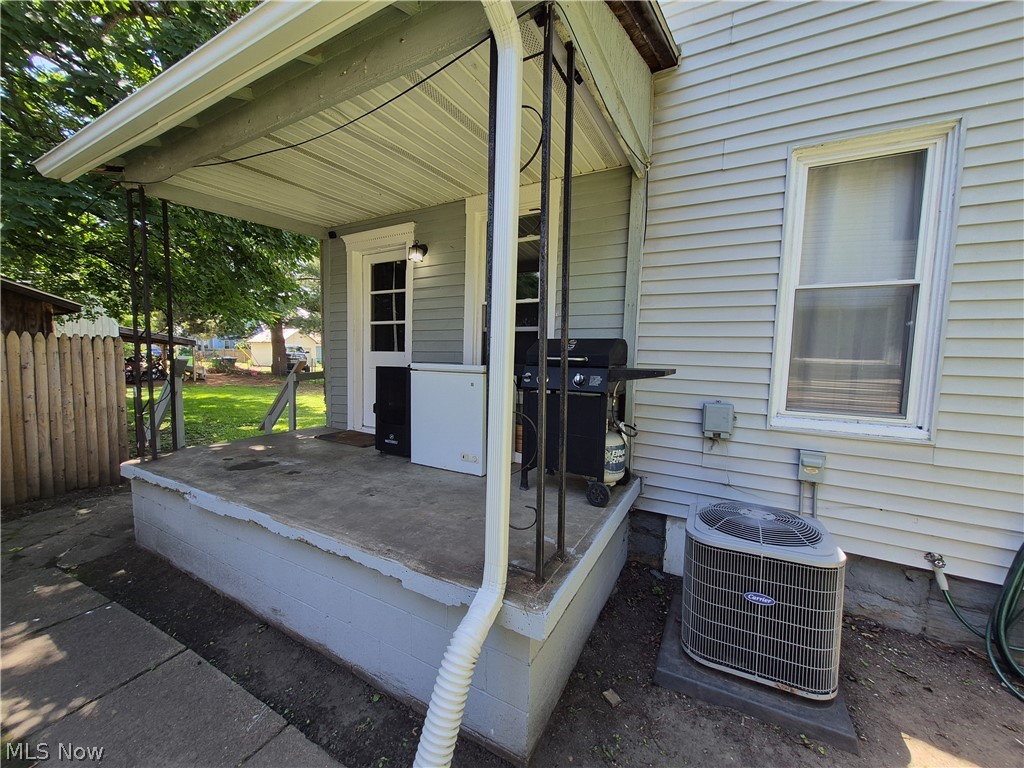 1029 E Main Street Coshocton OH 43812