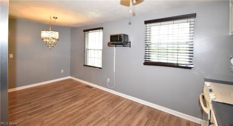 143 Camrose Drive Niles OH 44446