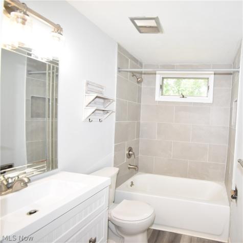 143 Camrose Drive Niles OH 44446