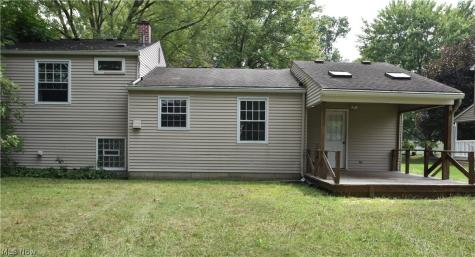 143 Camrose Drive Niles OH 44446