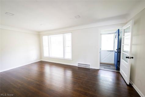 21101 Crystal Avenue Euclid OH 44123