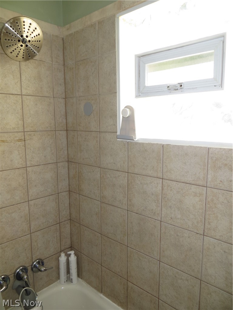 4347 Redding Road Cleveland OH 44109