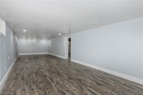4932 S Sedgewick Road Lyndhurst OH 44124