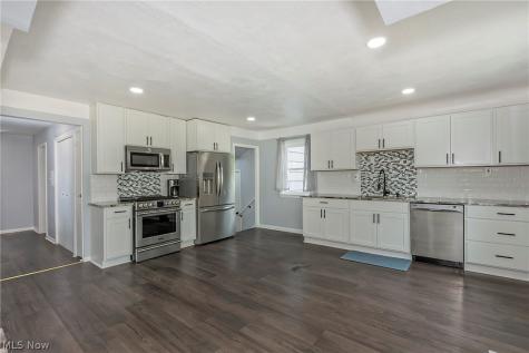 4932 S Sedgewick Road Lyndhurst OH 44124