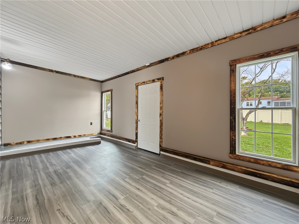 553 Judith Lane Struthers OH 44471