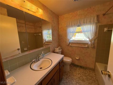 9474 Stoney Creek Lane Parma Heights OH 44130