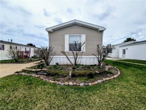 592 Sandtrap Circle Painesville OH 44077