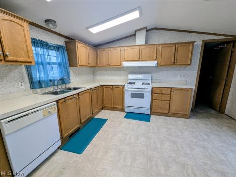 592 Sandtrap Circle Painesville OH 44077