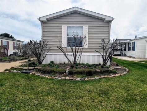 592 Sandtrap Circle Painesville OH 44077