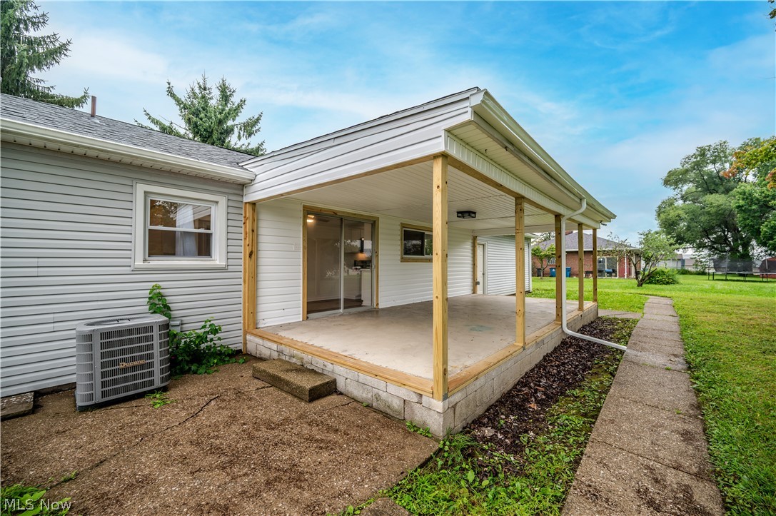 550 Neoka Drive Campbell OH 44405
