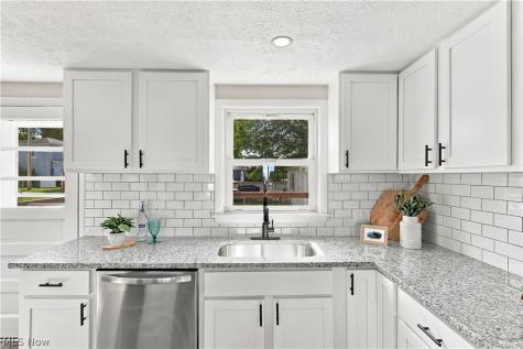 311 South Street NW Navarre OH 44662