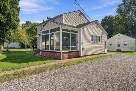 311 South Street NW Navarre OH 44662