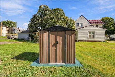 311 South Street NW Navarre OH 44662
