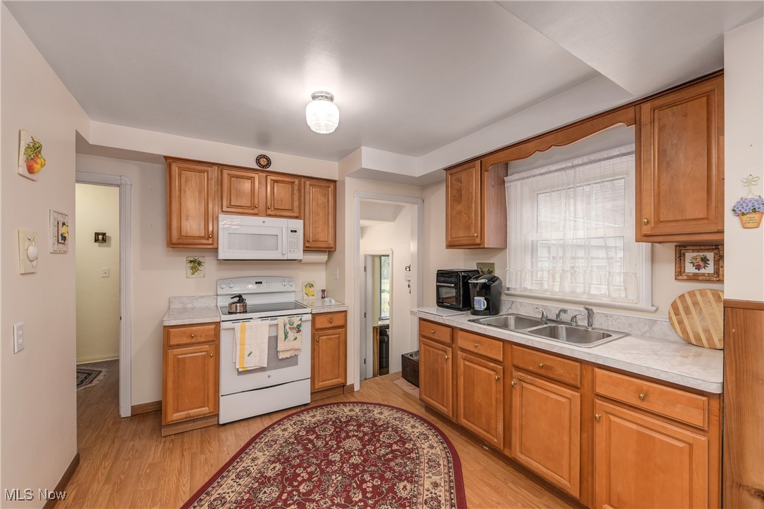 6387 Bonroi Drive Seven Hills OH 44131