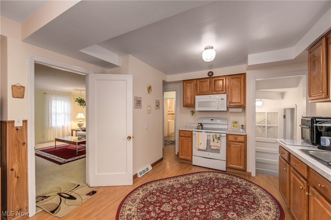 6387 Bonroi Drive Seven Hills OH 44131