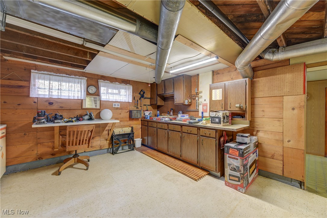 6387 Bonroi Drive Seven Hills OH 44131