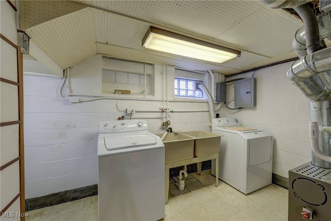 6387 Bonroi Drive Seven Hills OH 44131