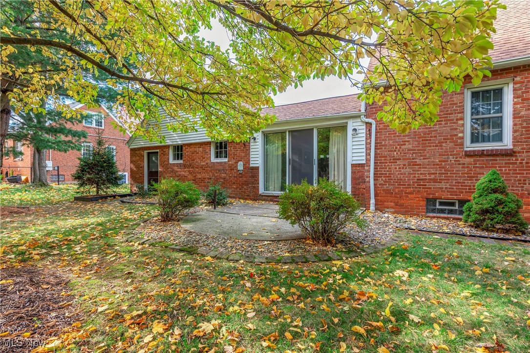 6387 Bonroi Drive Seven Hills OH 44131