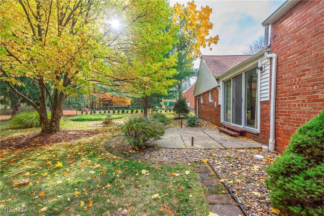 6387 Bonroi Drive Seven Hills OH 44131