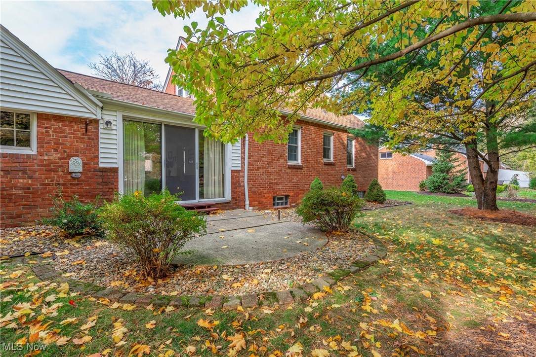 6387 Bonroi Drive Seven Hills OH 44131