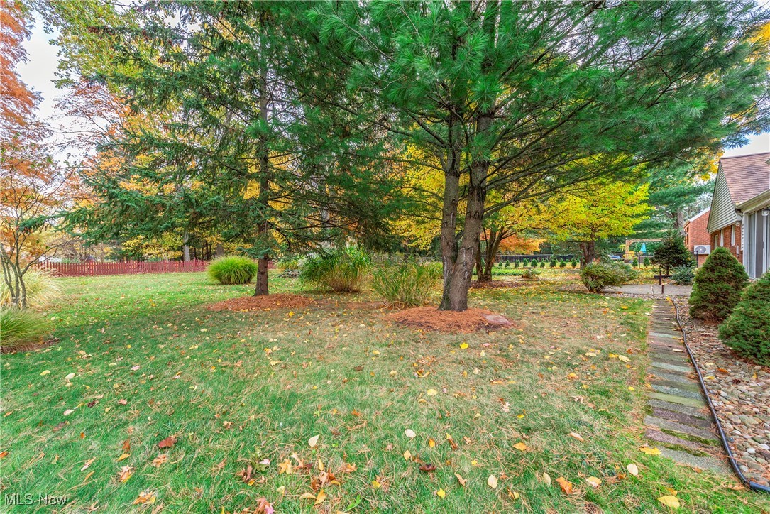 6387 Bonroi Drive Seven Hills OH 44131