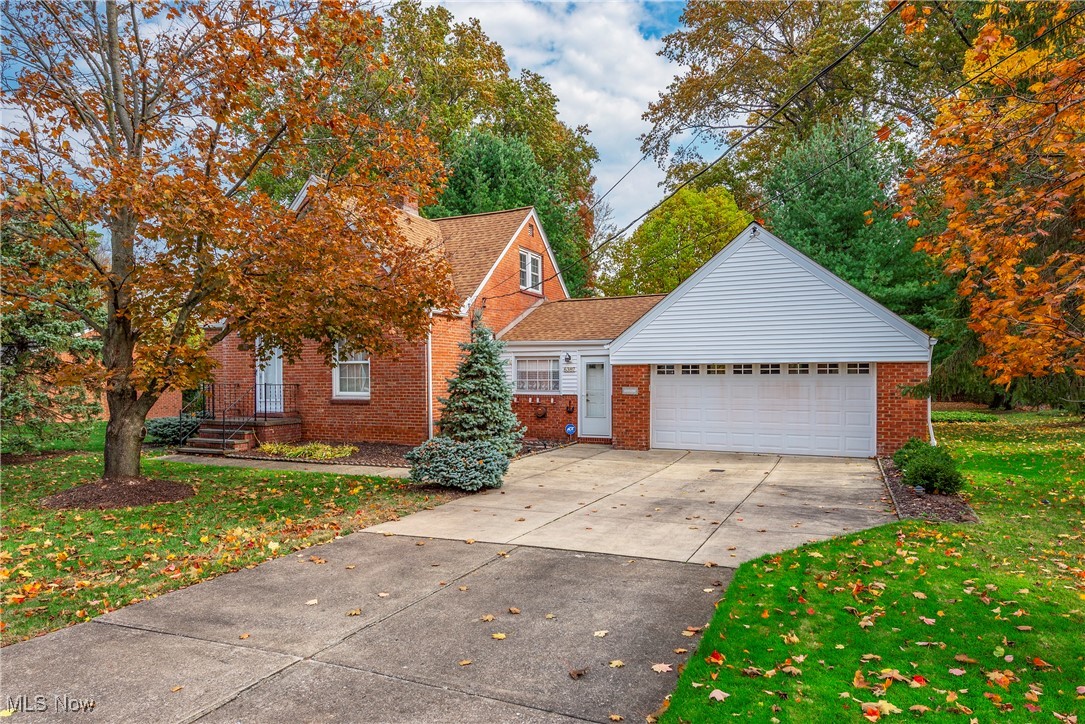 6387 Bonroi Drive Seven Hills OH 44131