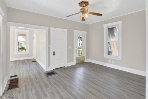 127 4th Street Elyria OH 44035