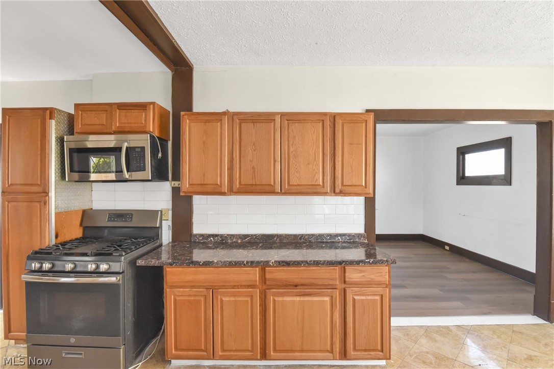 2037 Bunts Road Lakewood OH 44107