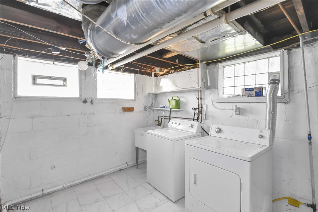 2037 Bunts Road Lakewood OH 44107