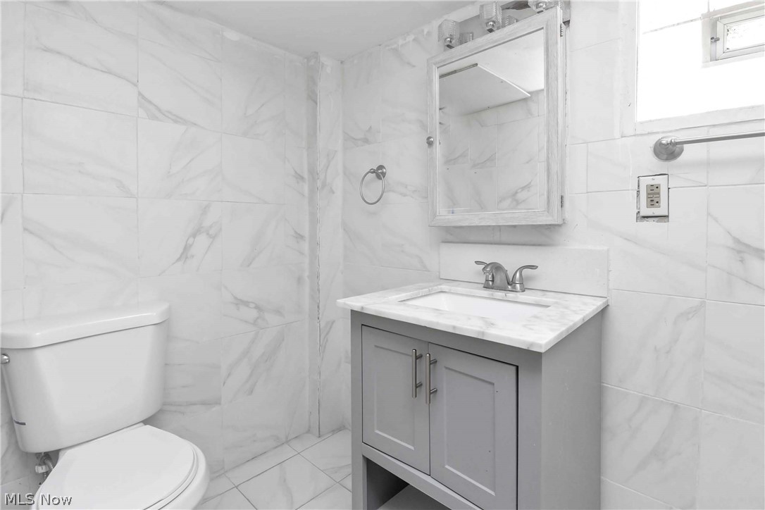 2037 Bunts Road Lakewood OH 44107