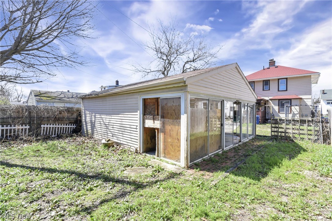 2037 Bunts Road Lakewood OH 44107