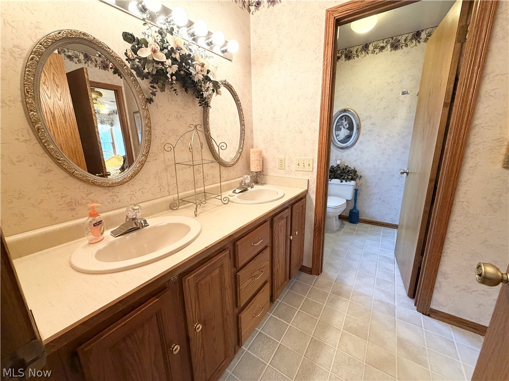 1406 Henn Hyde Road NE Warren OH 44484