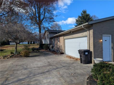 7160 Bretz Street NW Massillon OH 44646