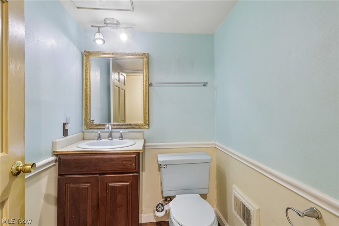 1168 North Road NE Warren OH 44483