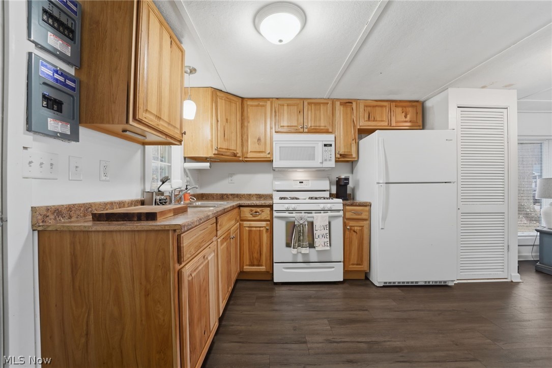 5 Stones Long Beach Drive Ashtabula OH 44004