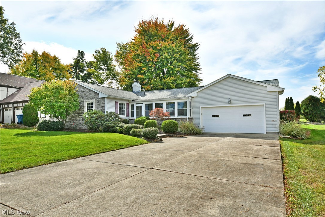 190 Maple Leaf Drive Hubbard OH 44425