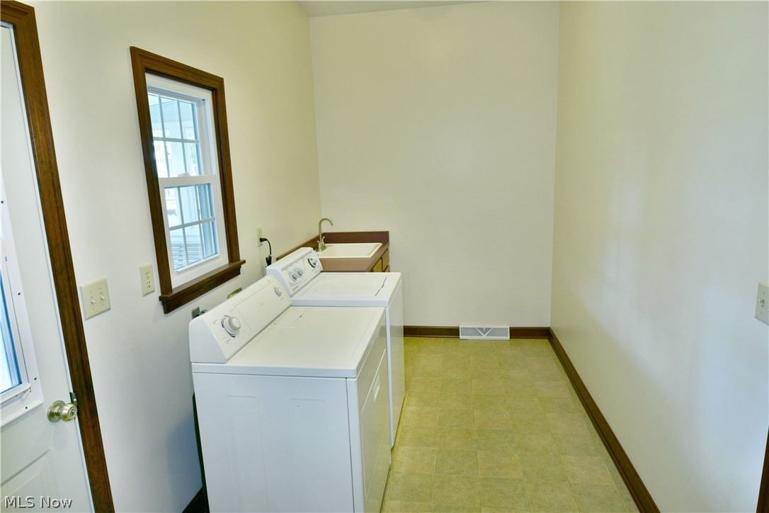 190 Maple Leaf Drive Hubbard OH 44425