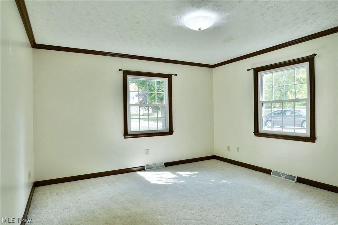 190 Maple Leaf Drive Hubbard OH 44425
