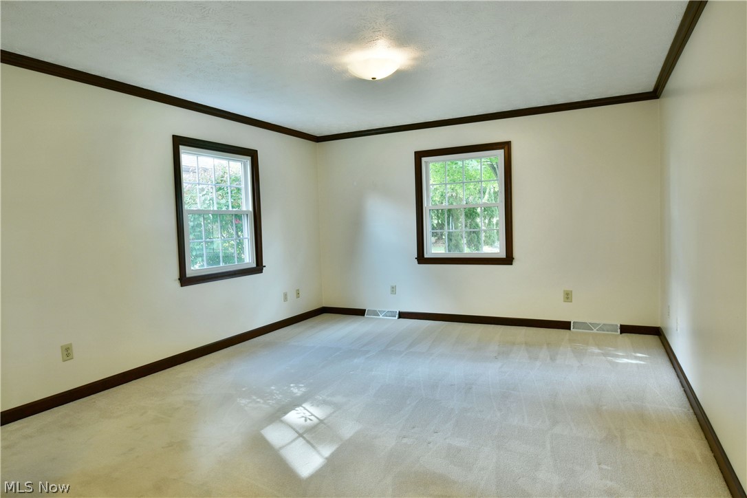 190 Maple Leaf Drive Hubbard OH 44425