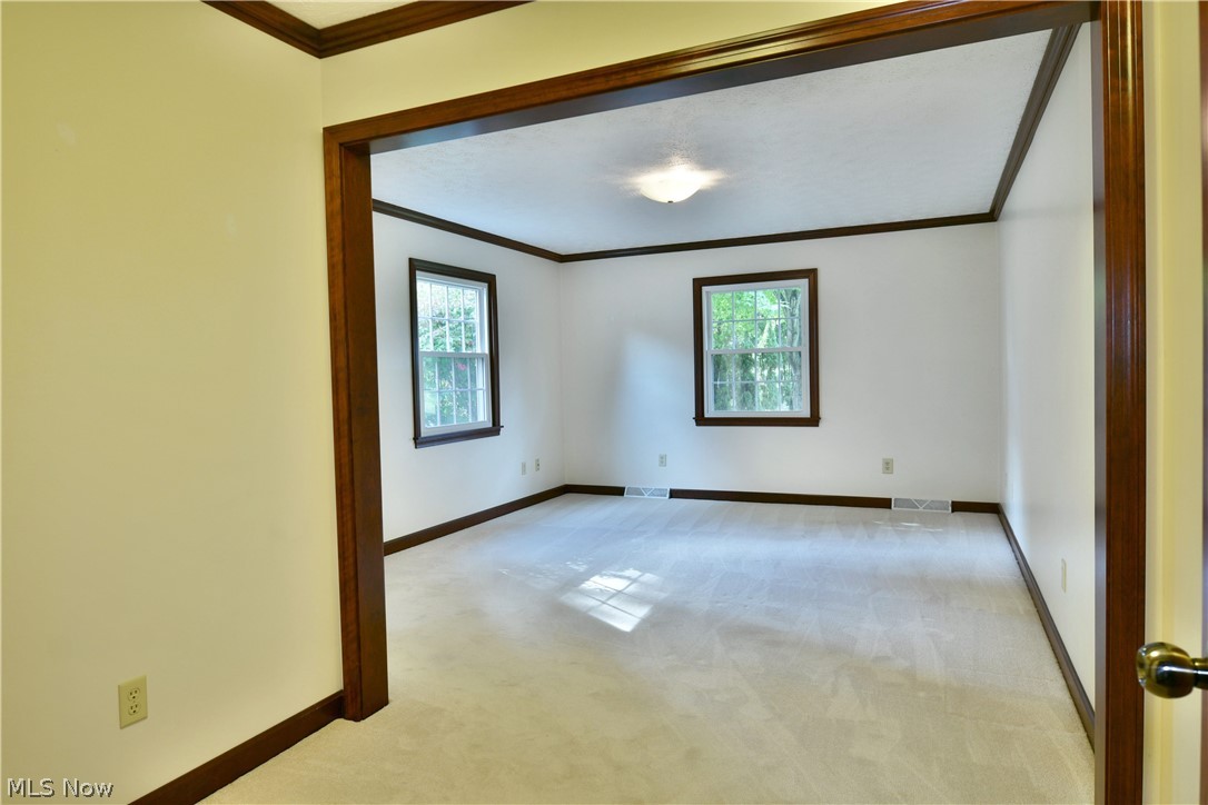 190 Maple Leaf Drive Hubbard OH 44425