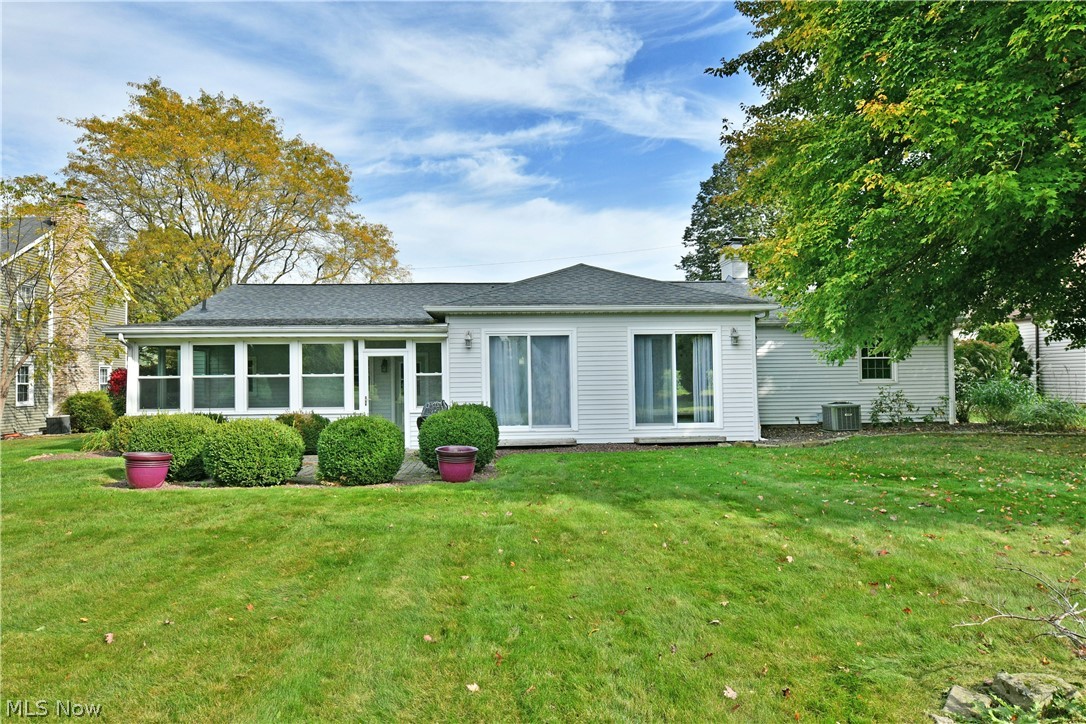 190 Maple Leaf Drive Hubbard OH 44425