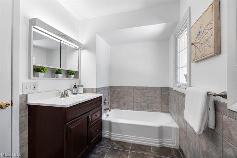 931 Orchard Park Drive Rocky River OH 44116