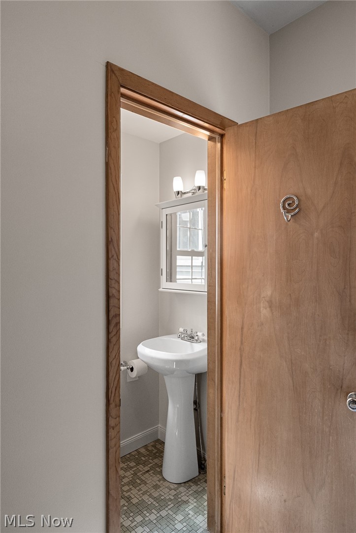931 Orchard Park Drive Rocky River OH 44116