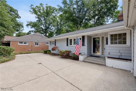 931 Orchard Park Drive Rocky River OH 44116