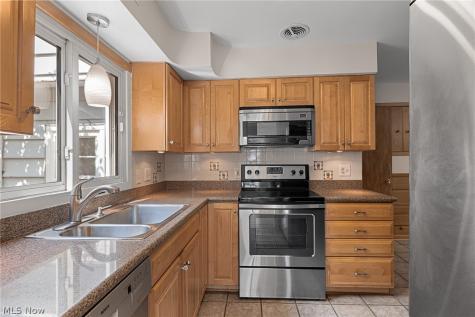 931 Orchard Park Drive Rocky River OH 44116