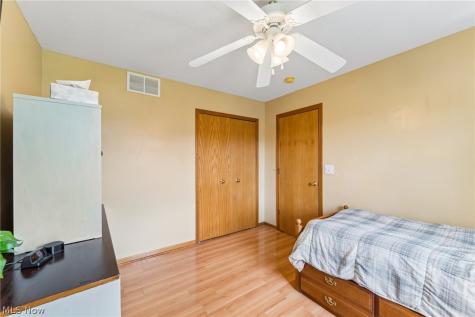 1559 Congressional Avenue Brunswick OH 44212