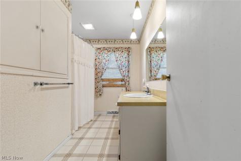 1055 Thomas Drive Ashland OH 44805